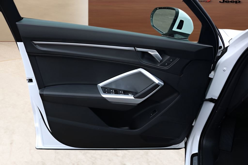 Used 2025 Audi Q3 2.0T Premium image 10