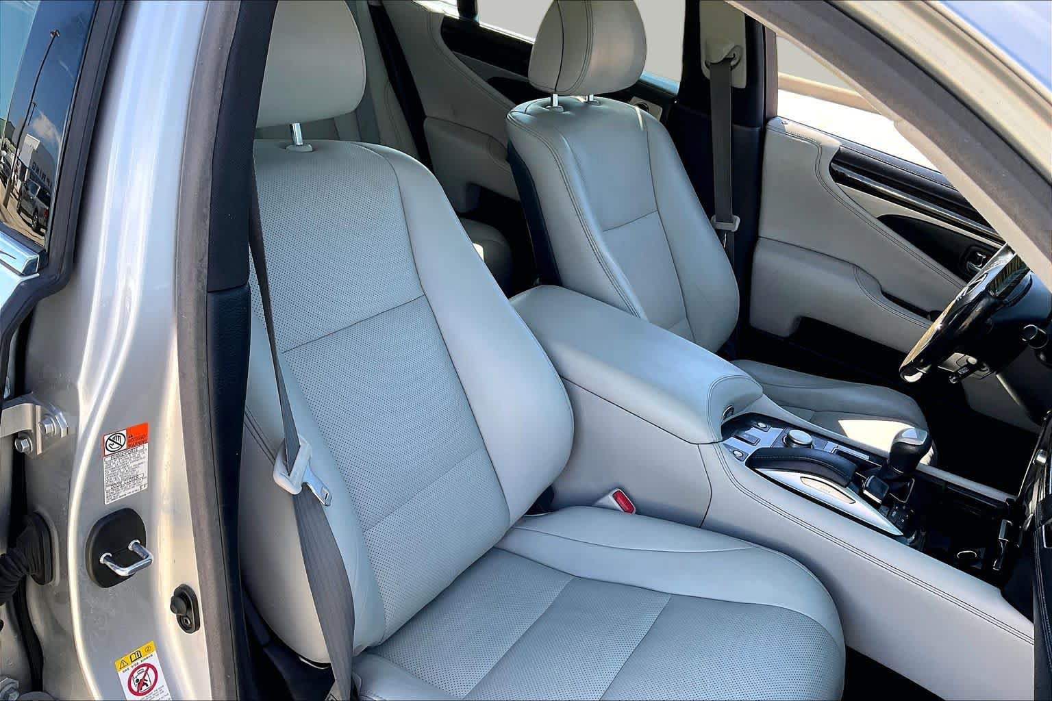 Used 2017 Lexus LS 460 w/ Comfort Package RWD image 9