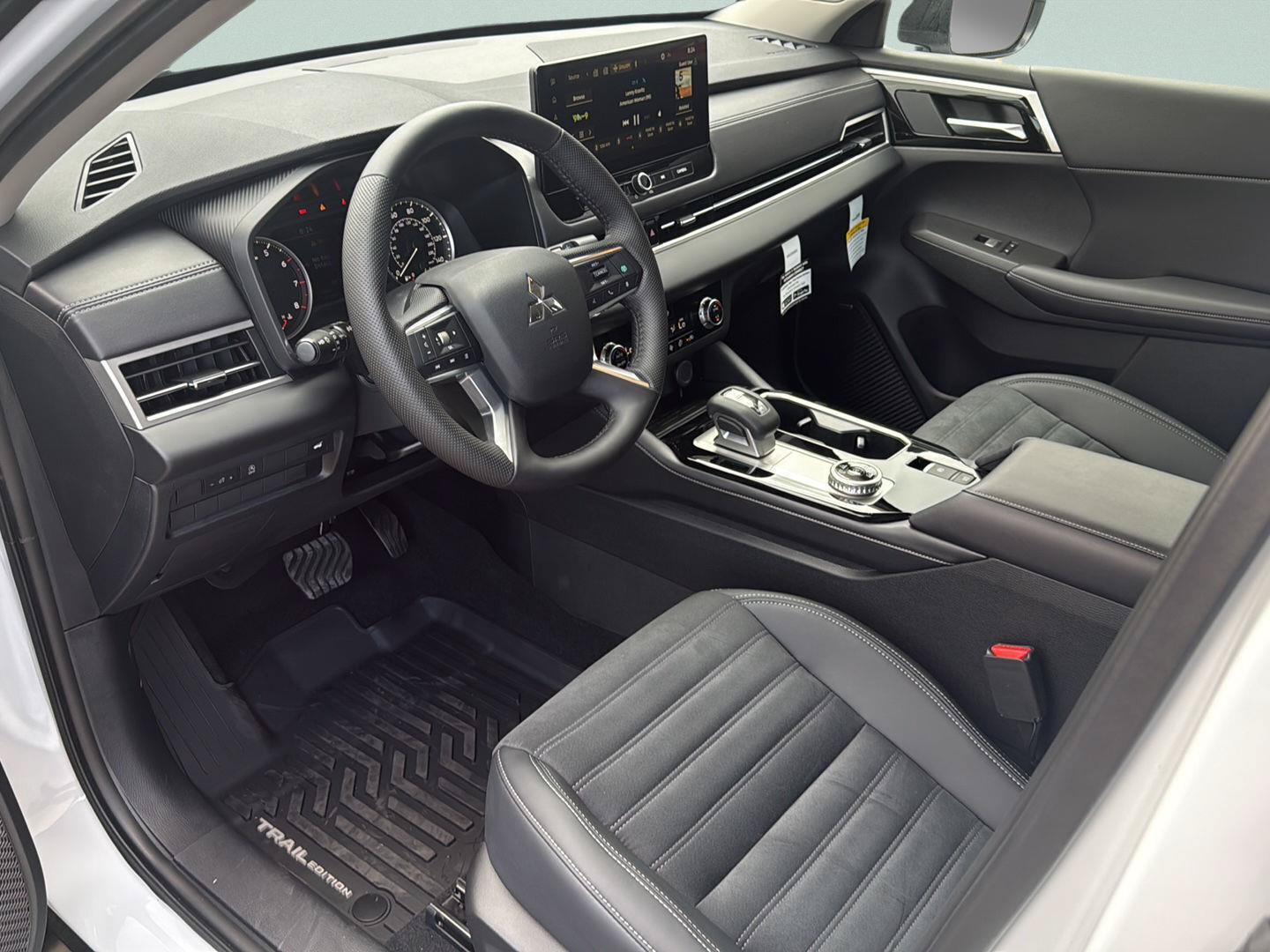 New 2026 Mitsubishi Outlander AWD image 18