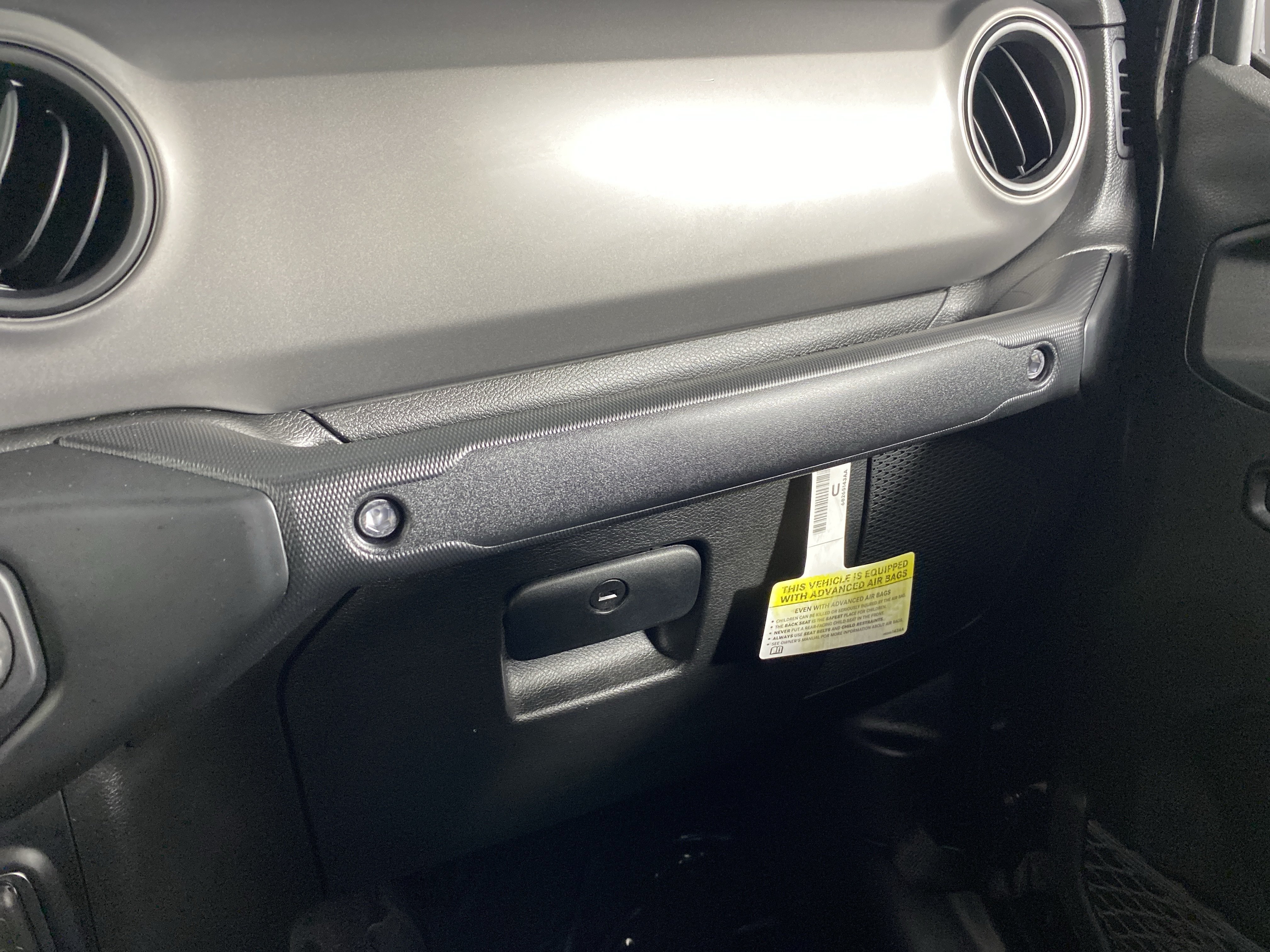 Used 2022 Jeep Gladiator Sport AWD/4WD image 29