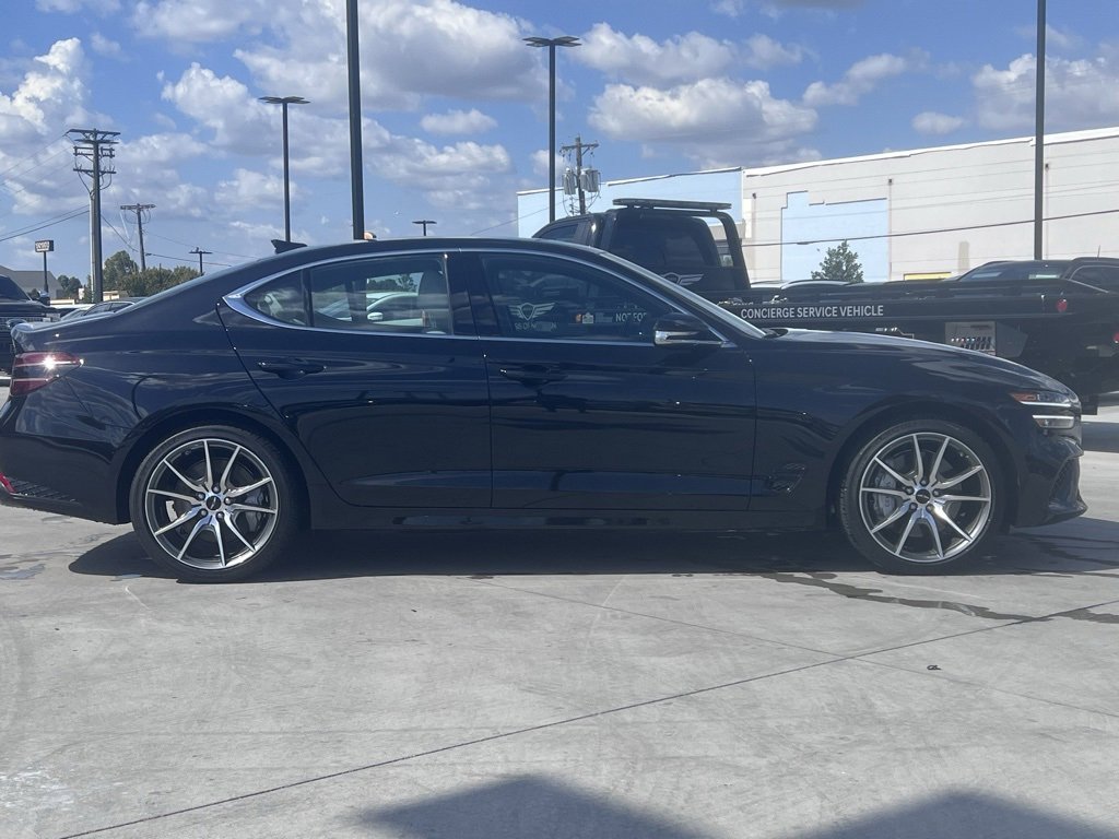 Used 2025 Genesis G70 2.5T image 8