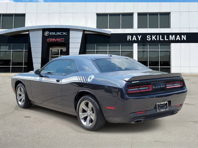 Used 2019 Dodge Challenger SXT RWD image 4