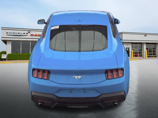 Used 2025 Ford Mustang Coupe RWD image 6