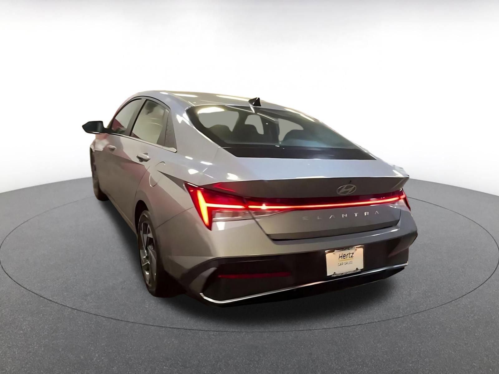 Used 2025 Hyundai Elantra SEL image 11