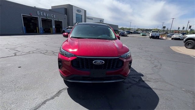 Used 2024 Ford Escape SE w/ PHEV Premium Package image 2