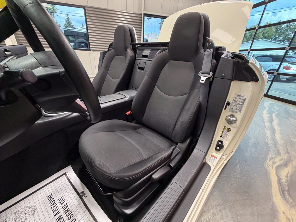 Used 2009 MAZDA MX-5 Miata Touring w/ Suspension Pkg RWD image 7