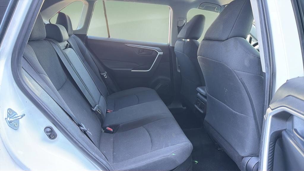Used 2021 Toyota RAV4 LE image 15