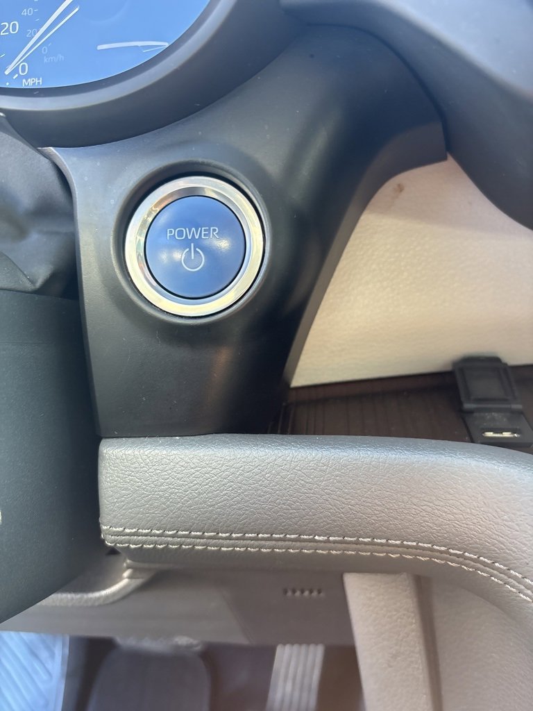 Used 2022 Toyota Sienna XLE image 21