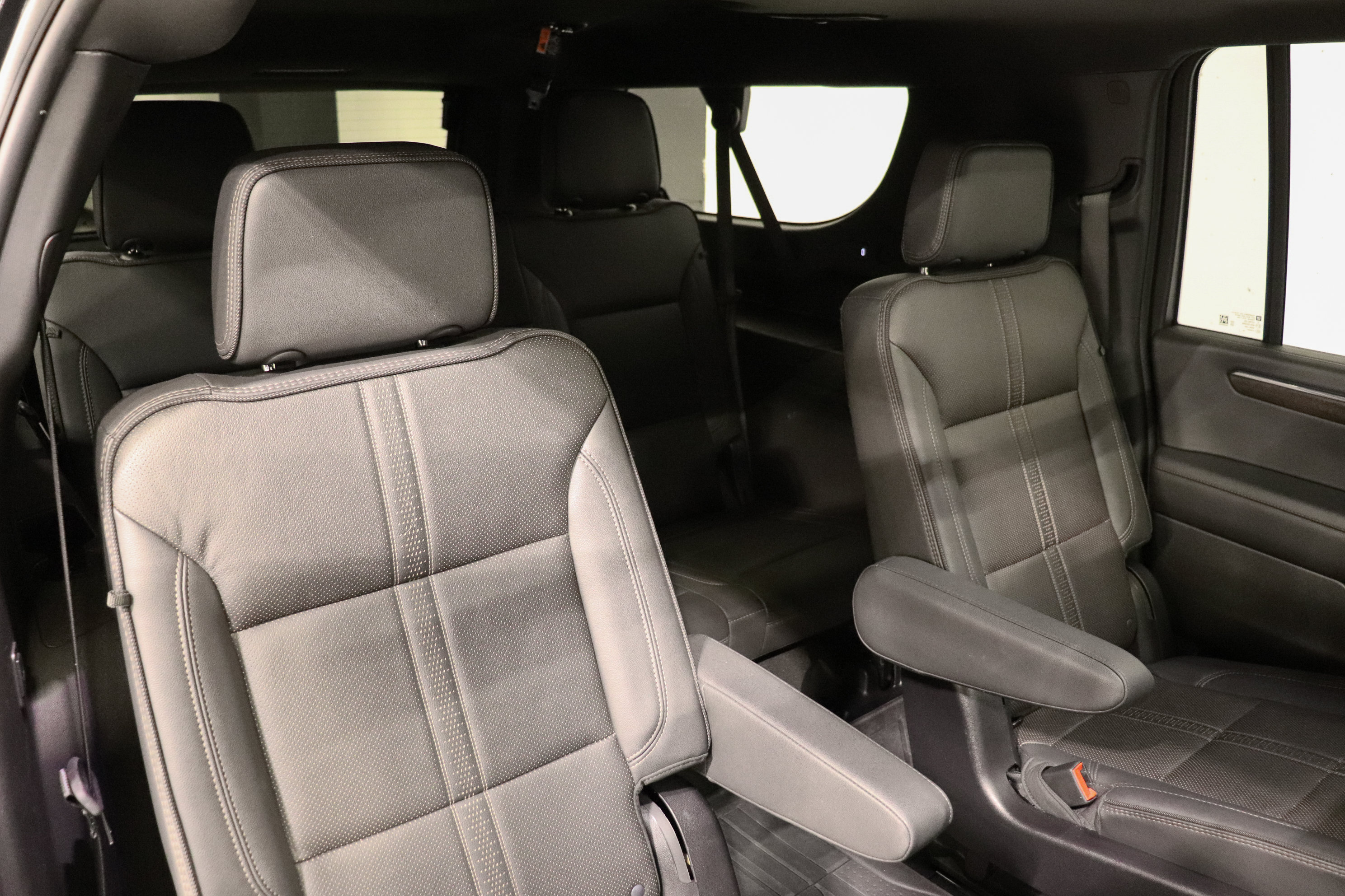 Used 2025 Chevrolet Suburban High Country AWD/4WD image 20