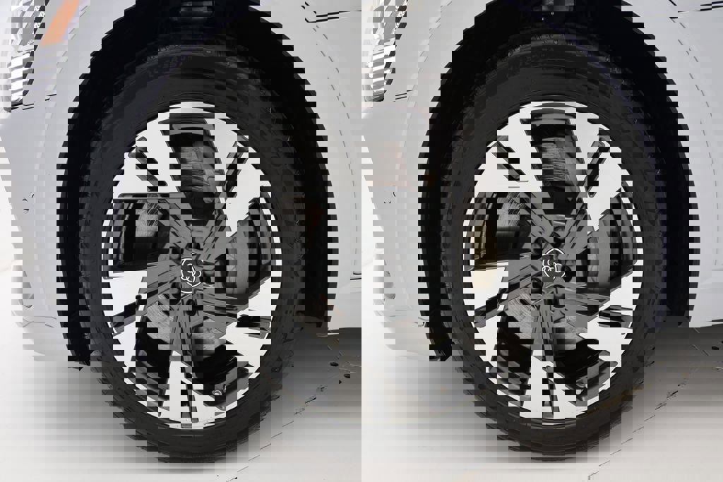 Used 2023 Audi e-tron Premium Plus w/ Premium Plus Package image 9