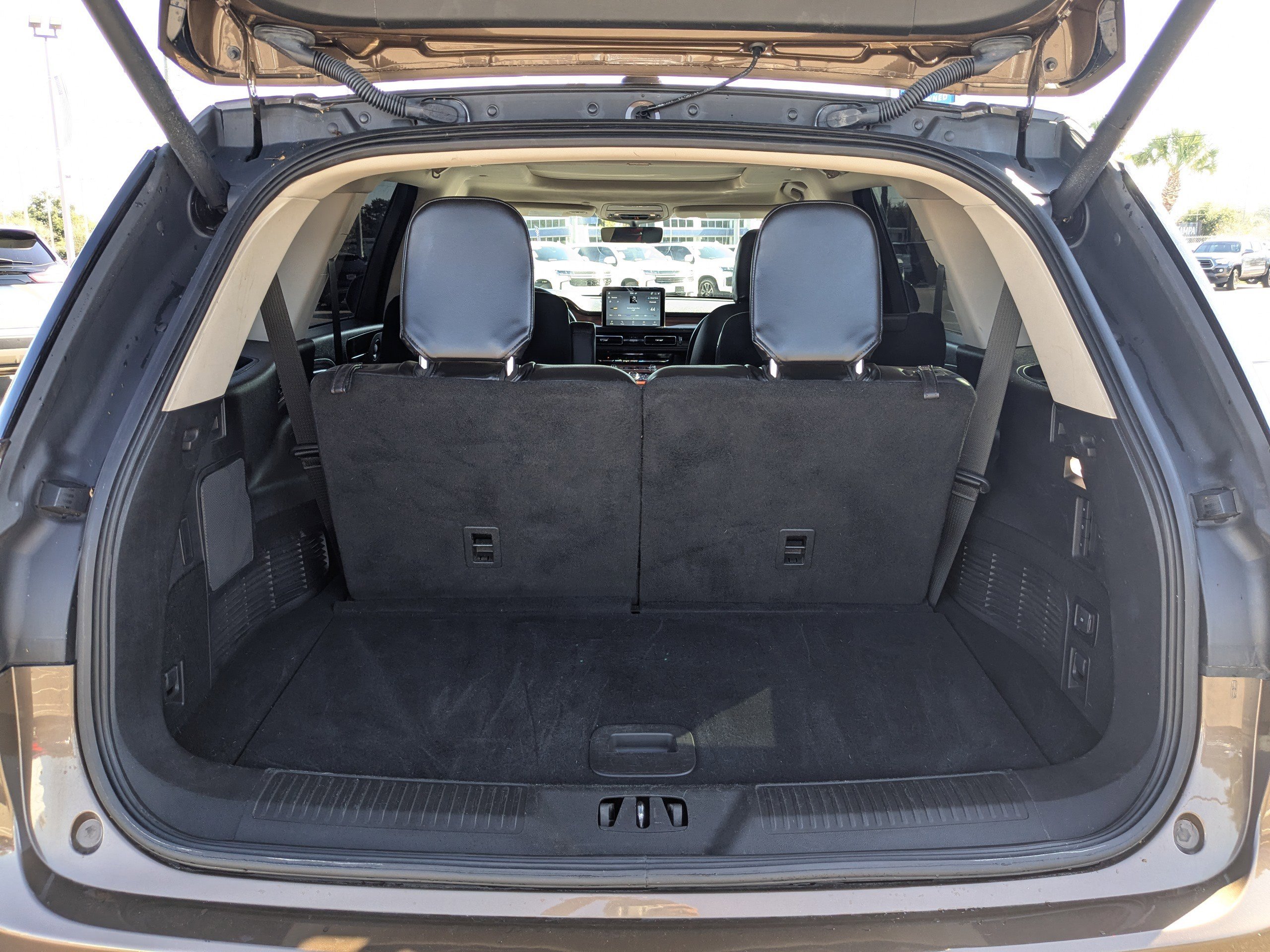 Used 2022 Lincoln Aviator Reserve w/ Equipment Group 201A image 12