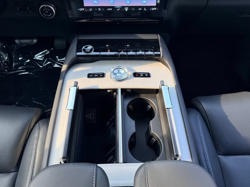 New 2027 Lincoln Navigator L Premier AWD/4WD image 15