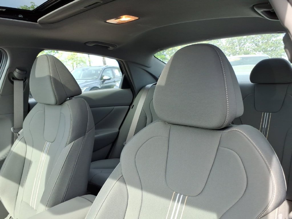 Used 2026 Hyundai Elantra SEL Sport Premium FWD image 16