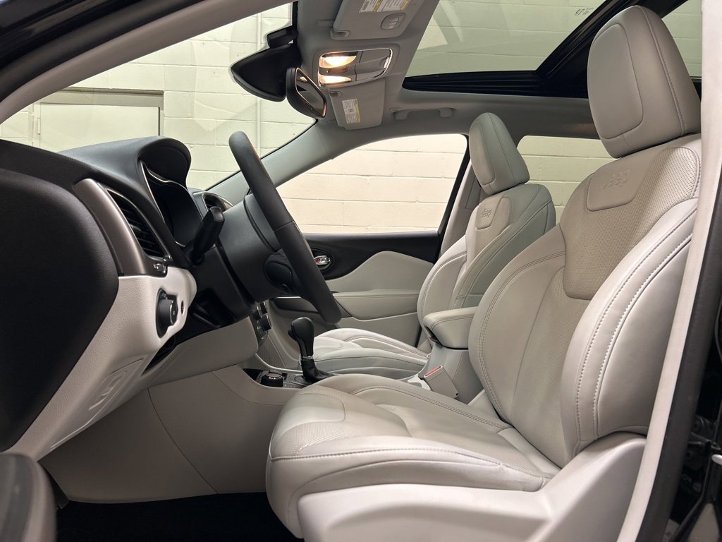 Used 2022 Jeep Cherokee Latitude Lux w/ Sun & Sound Group image 7