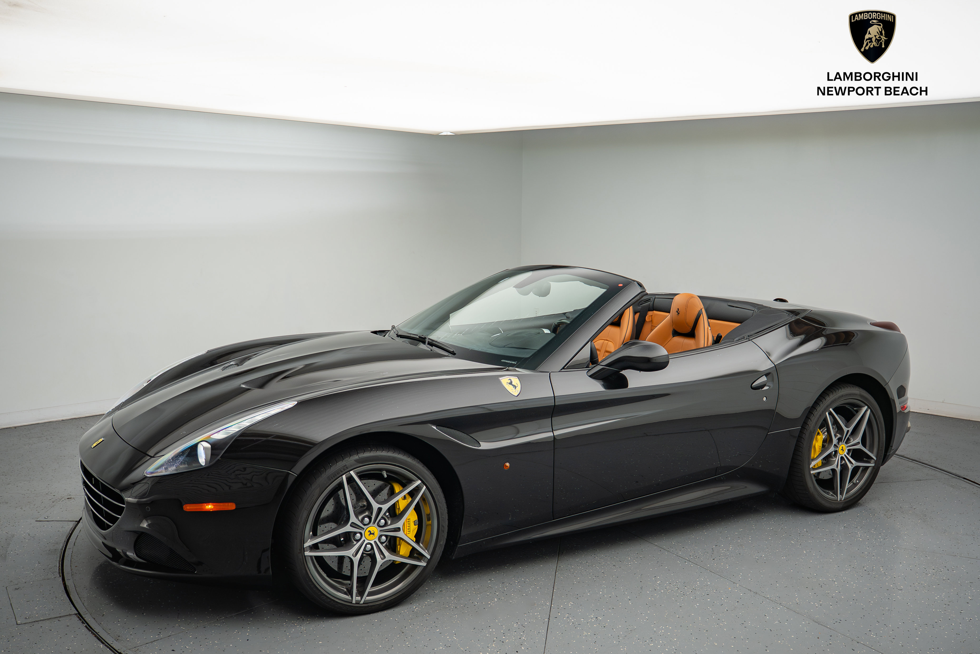 Used 2015 Ferrari California T RWD image 10