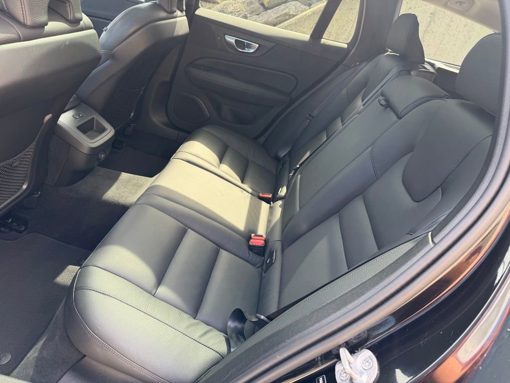 Used 2025 Volvo V60 B5 Cross Country Plus image 19