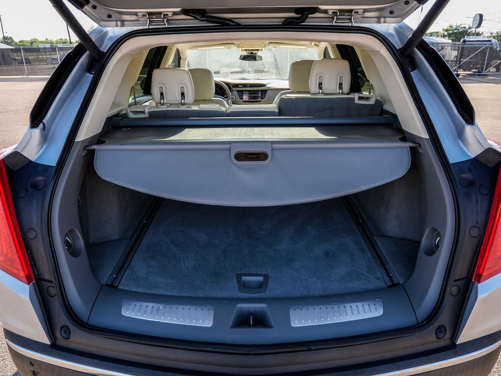 Used 2017 Cadillac XT5 Luxury w/ Driver Awareness Package FWD image 13