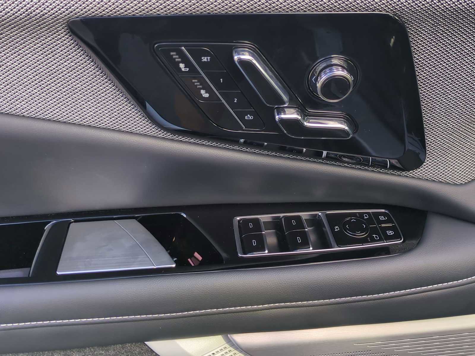 New 2025 Cadillac Optiq Luxury 1 image 11