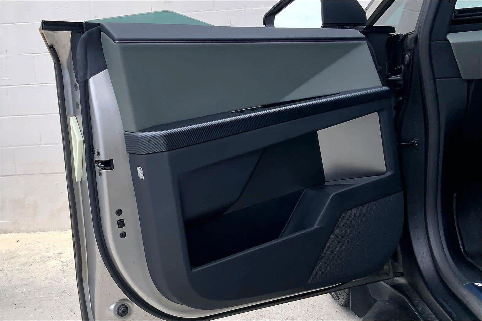Used 2024 Tesla Cybertruck AWD Crew Cab image 27