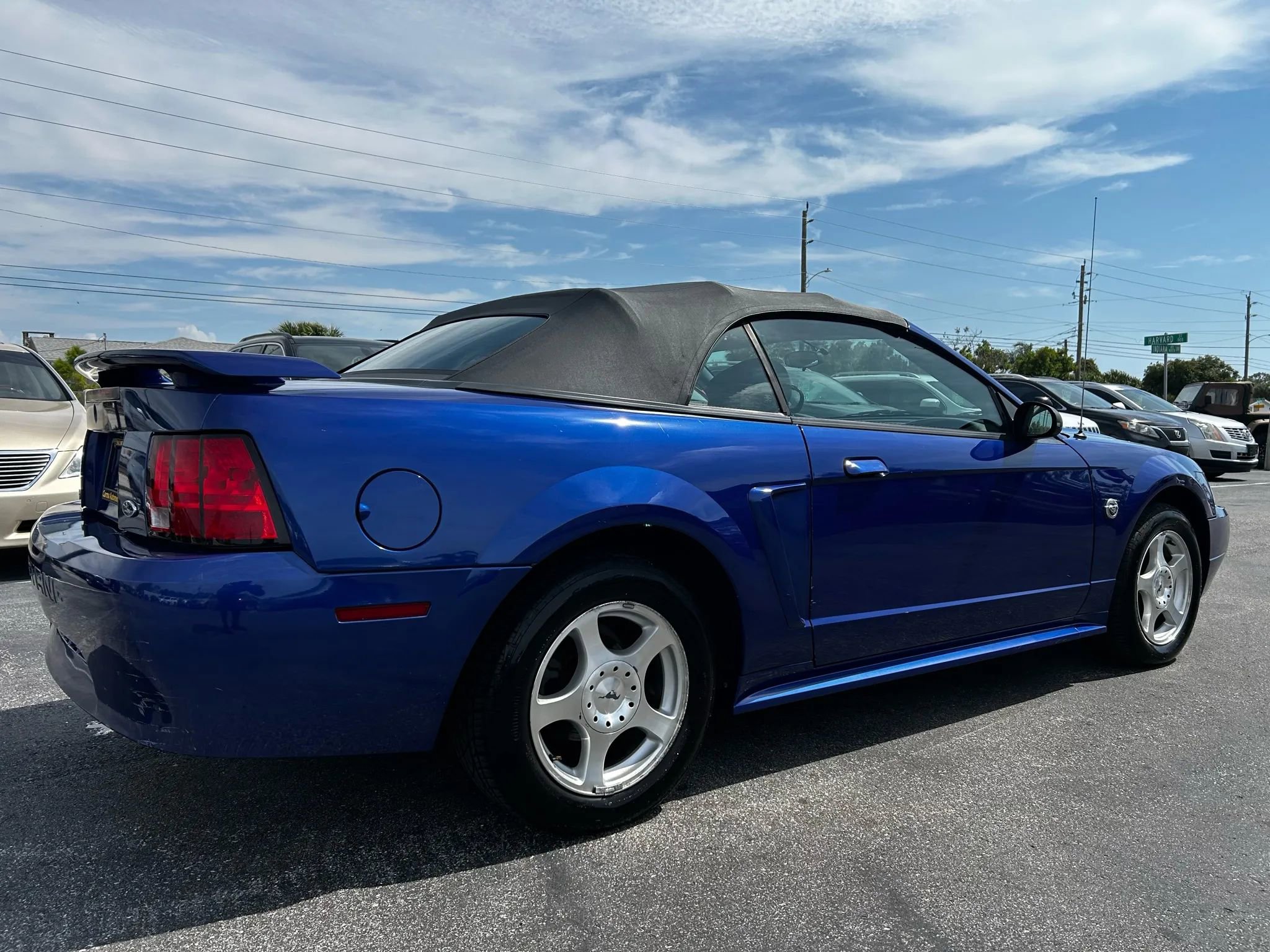 Used 2004 Ford Mustang Deluxe Convertible RWD image 10