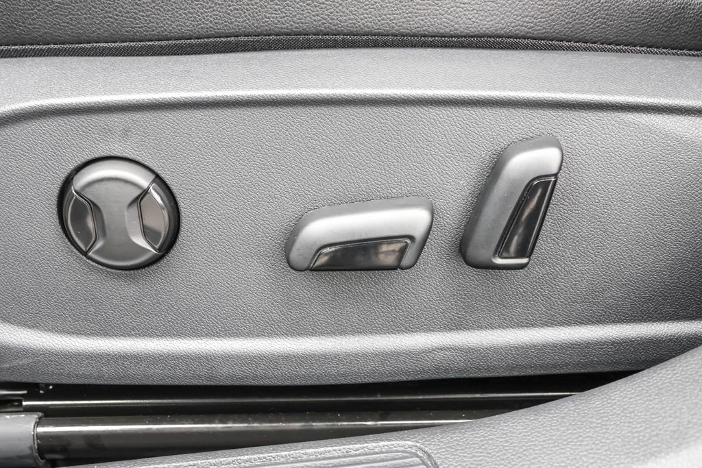 Used 2025 Volkswagen Jetta SE image 7