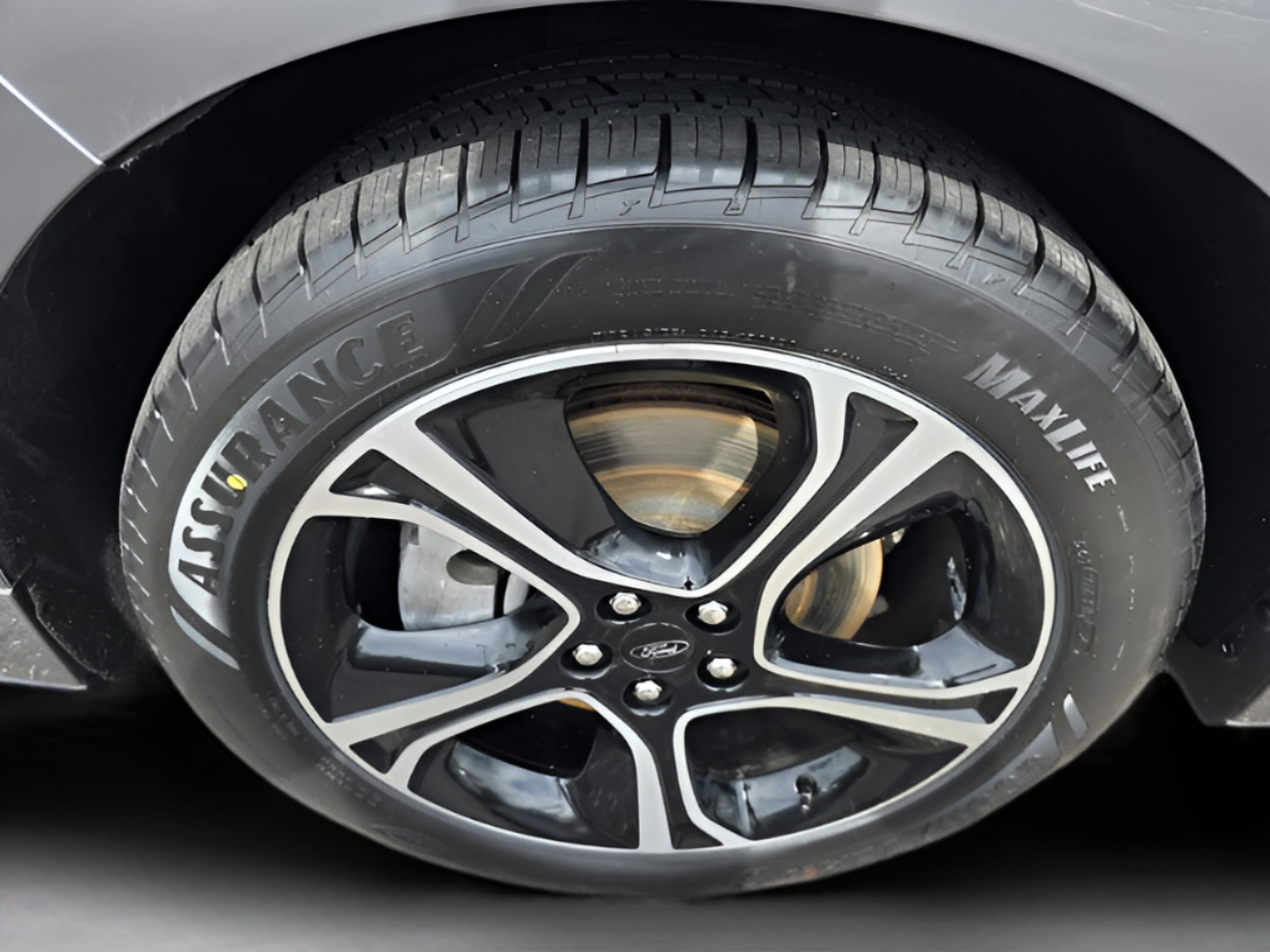 Used 2024 Ford Edge ST w/ Cold Weather Package image 30