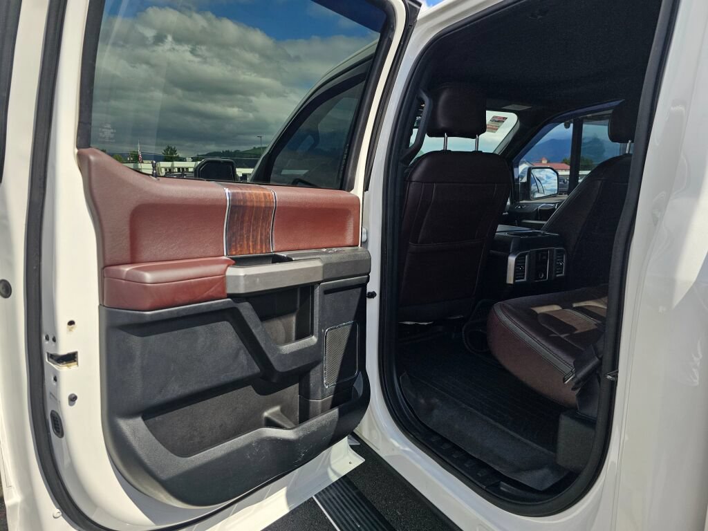 Used 2016 Ford F150 Platinum w/ Equipment Group 701A Luxury AWD/4WD image 9