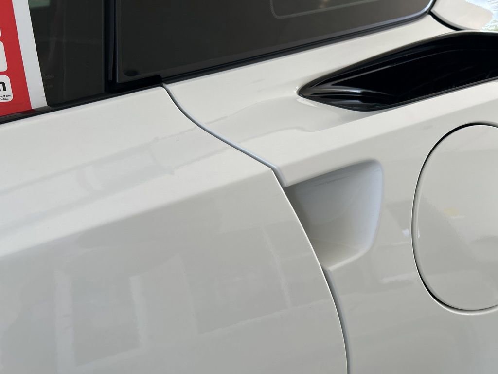 Used 2015 Chevrolet Corvette Z06 w/ 3LZ Preferred Equipment Group image 19