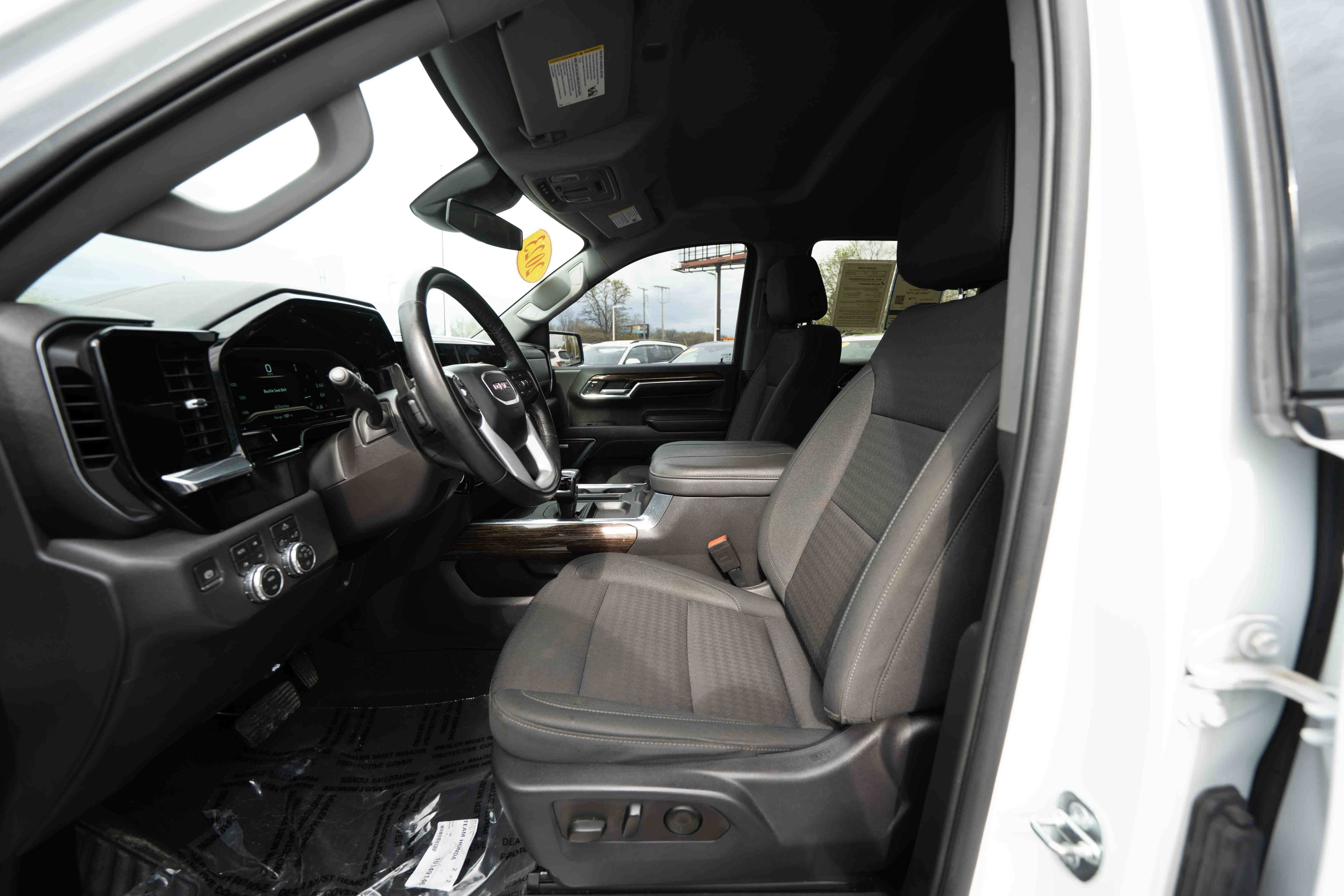 Used 2023 GMC Sierra 1500 Elevation w/ Preferred Package AWD/4WD image 9