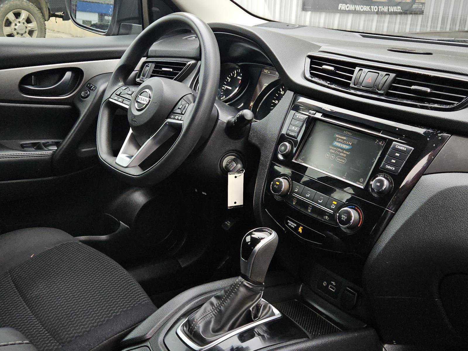 Used 2020 Nissan Rogue Sport S image 29