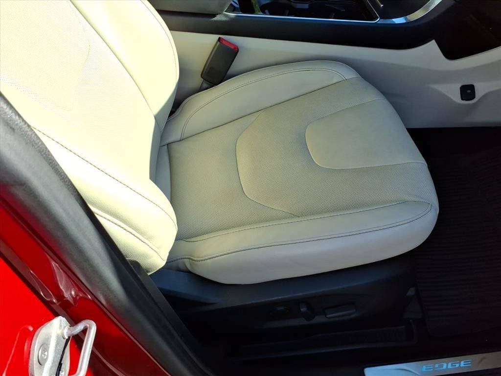 Used 2020 Ford Edge Titanium w/ Equipment Group 301A AWD/4WD image 15
