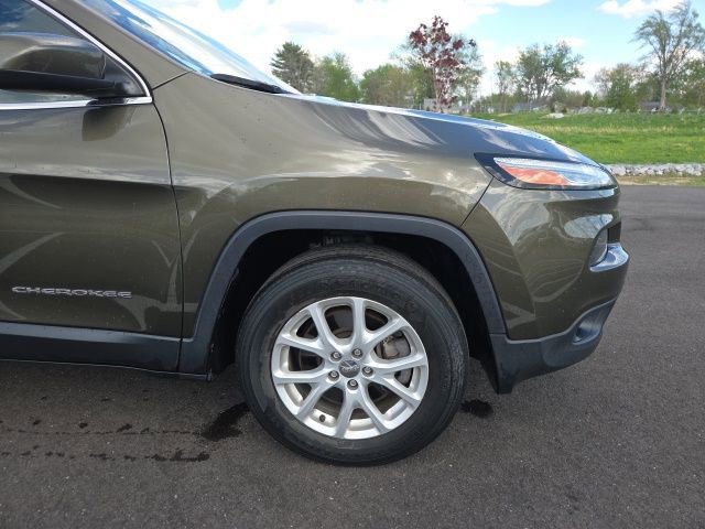 Used 2015 Jeep Cherokee Latitude w/ Cold Weather Group image 4