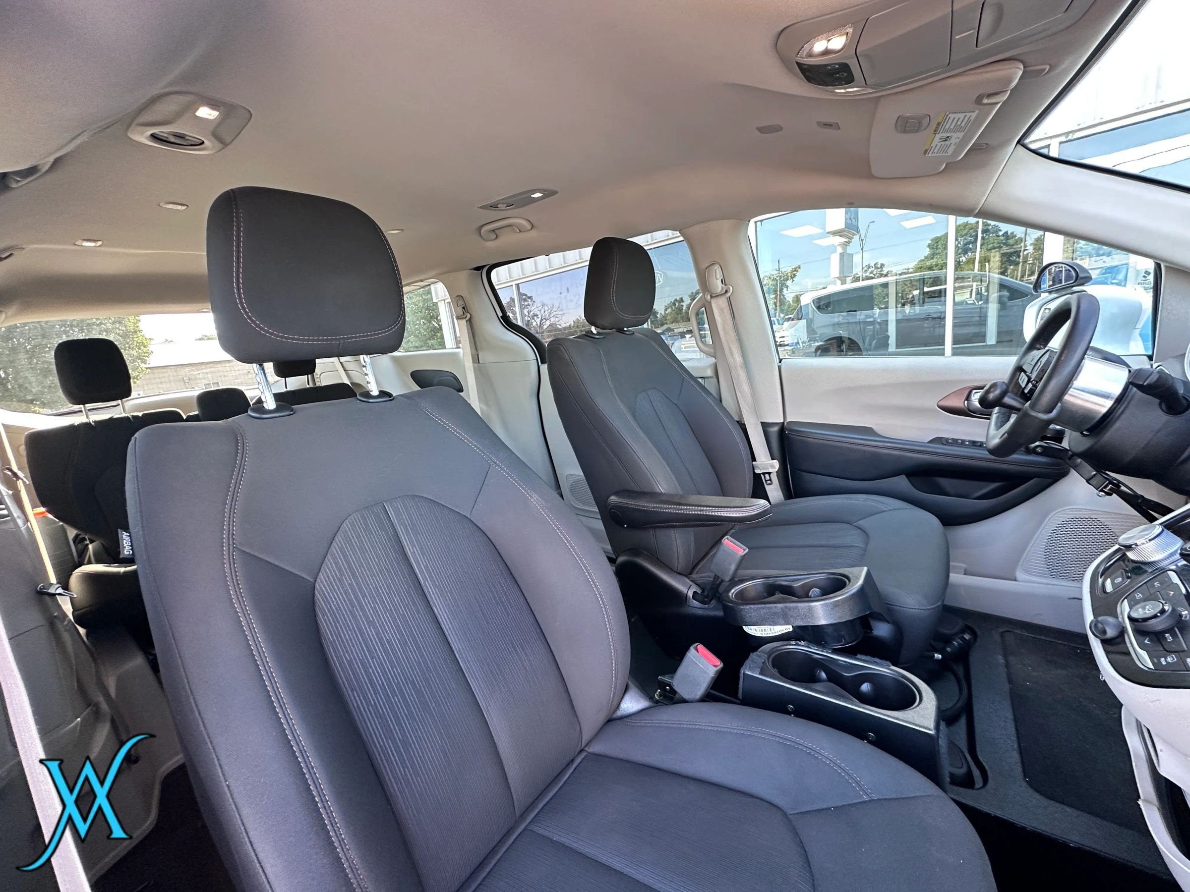 Used 2018 Chrysler Pacifica Touring Plus FWD image 19