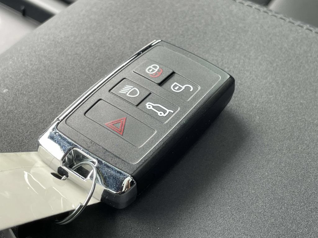 Used 2023 Land Rover Defender 110 X-Dynamic SE AWD/4WD image 41