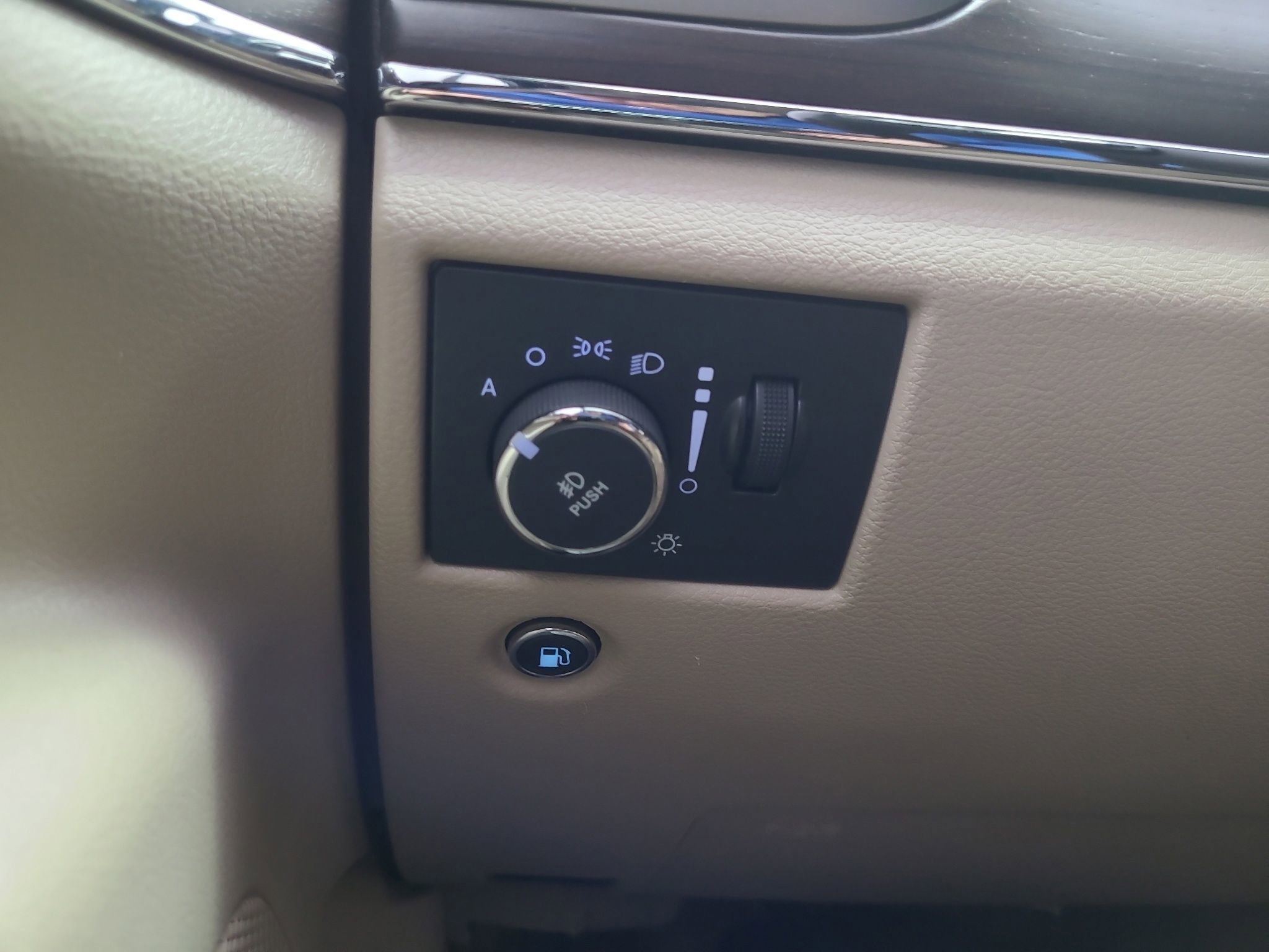 Used 2015 Jeep Grand Cherokee Overland w/ Advanced Technology Group image 17