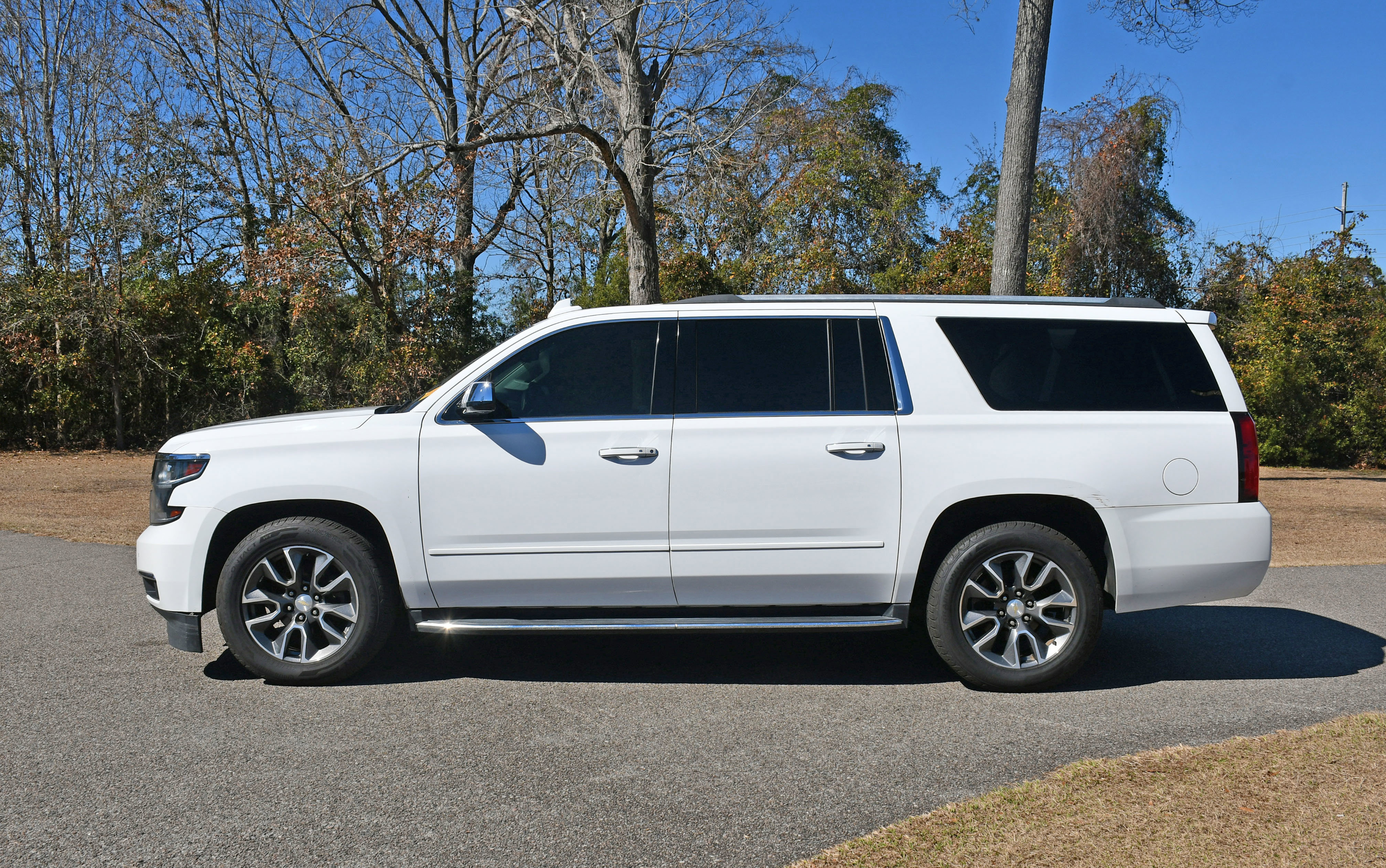 Used 2017 Chevrolet Suburban Premier image 2