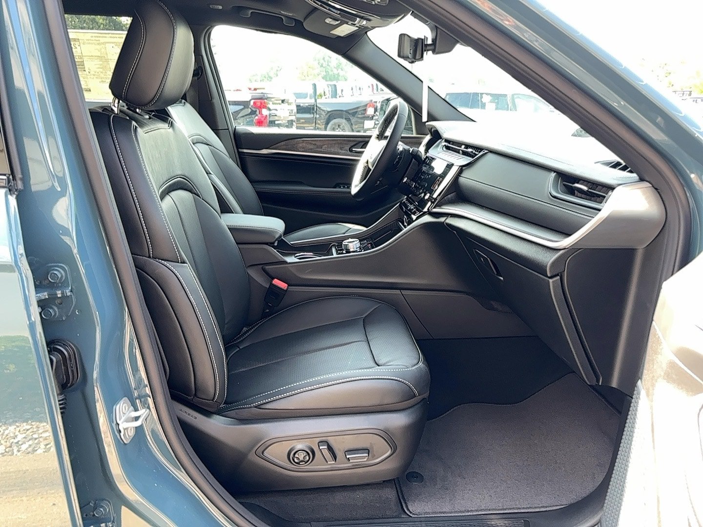 New 2026 Jeep Grand Cherokee L Limited AWD/4WD image 5