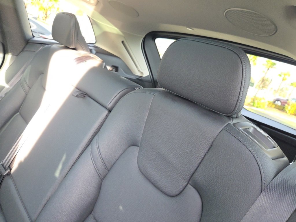 Certified 2023 Volvo XC60 B5 Plus w/ Climate Package image 6