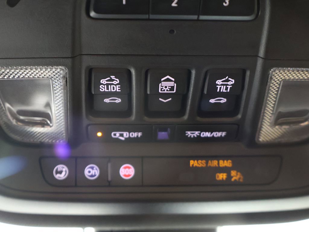 Used 2023 Chevrolet Traverse Premier AWD/4WD image 59