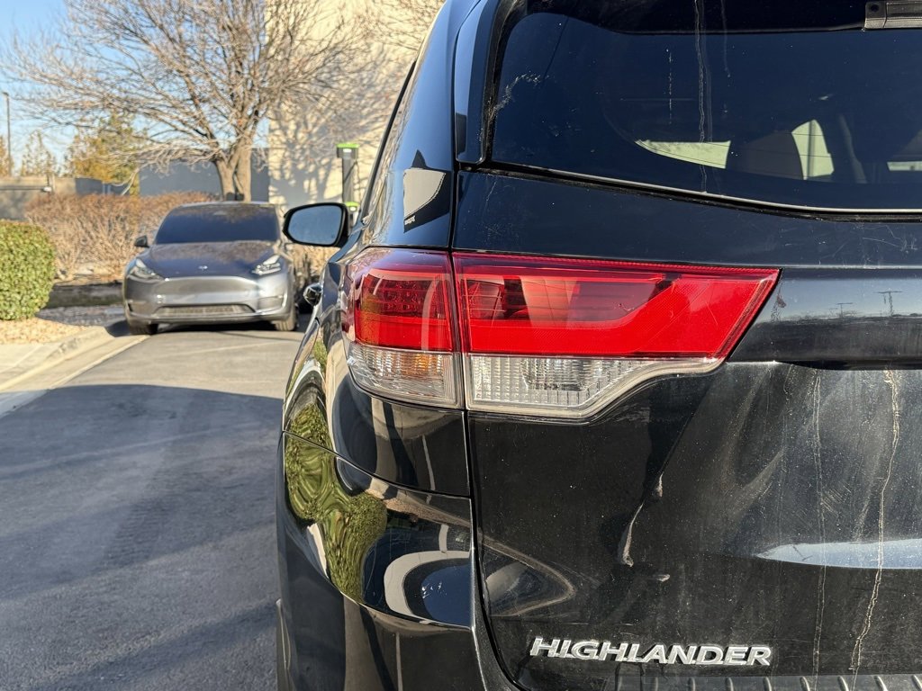 Used 2018 Toyota Highlander Limited image 35