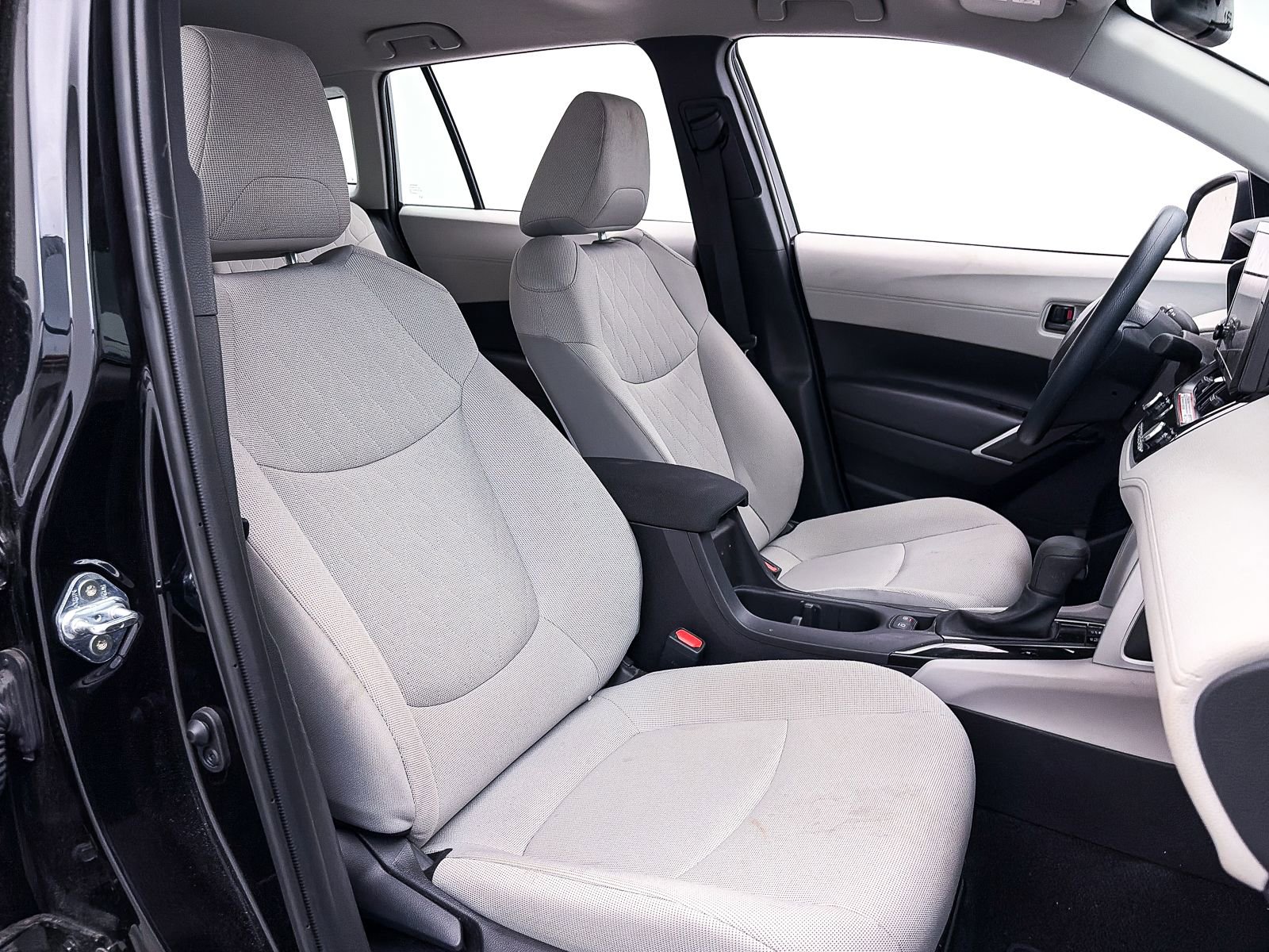 Used 2025 Toyota Corolla Cross L FWD image 30