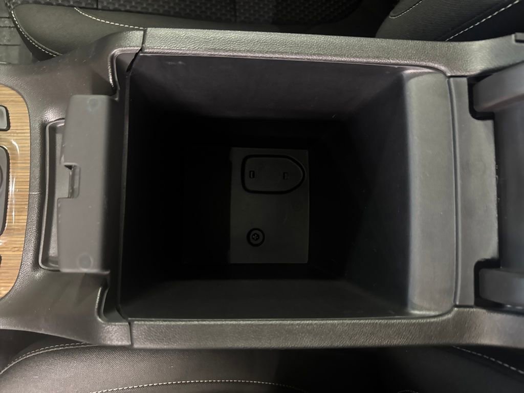 Certified 2023 GMC Acadia SLE w/ Driver Convenience Package image 25