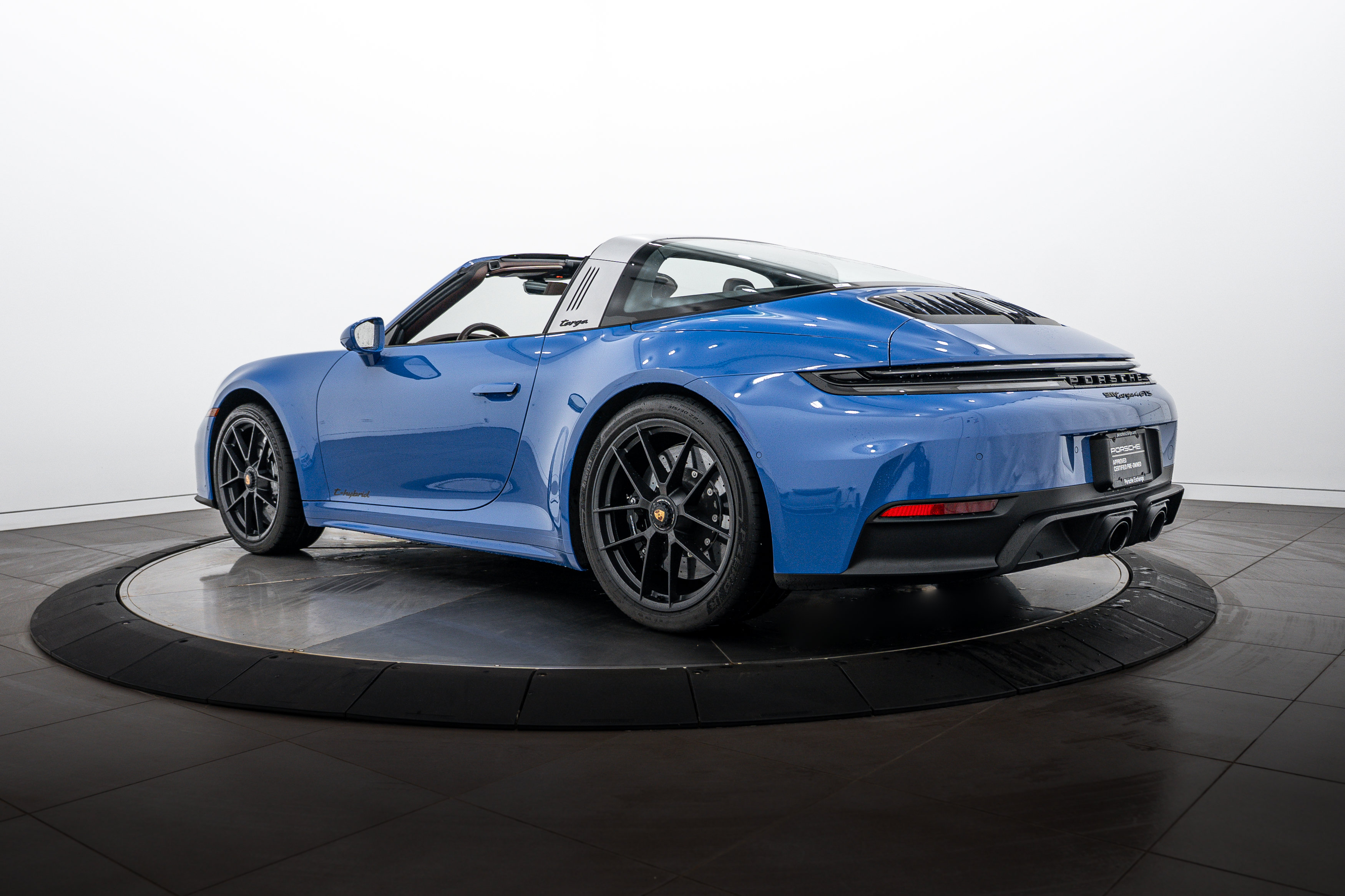 Certified 2025 Porsche 911 Targa 4 GTS AWD/4WD image 3