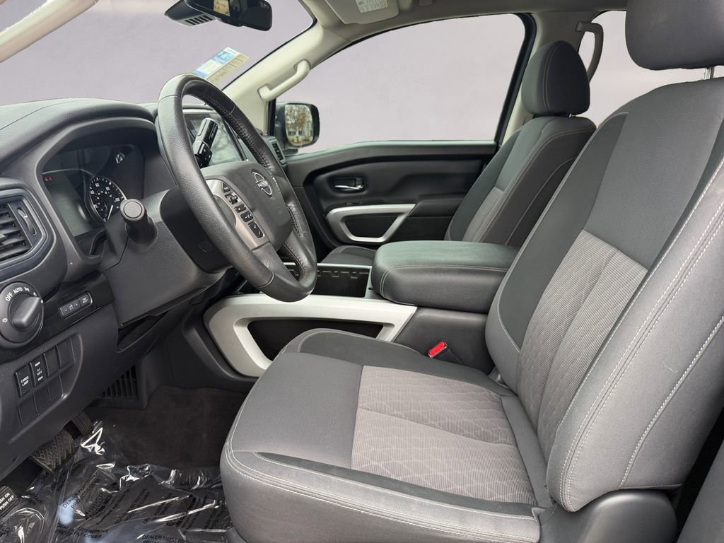Used 2024 Nissan Titan SV w/ SV Convenience Package image 10