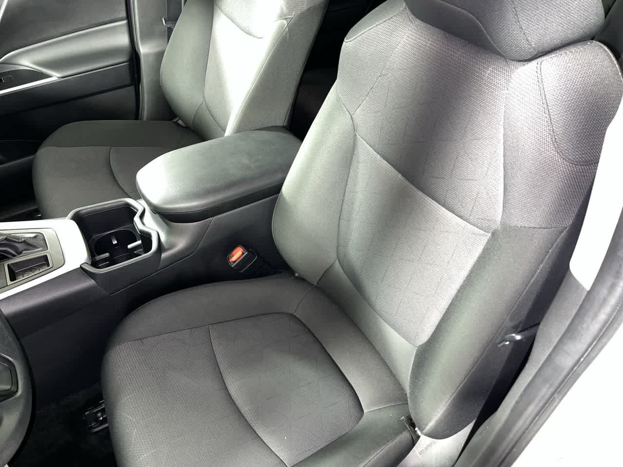 Used 2025 Toyota RAV4 XLE FWD image 15