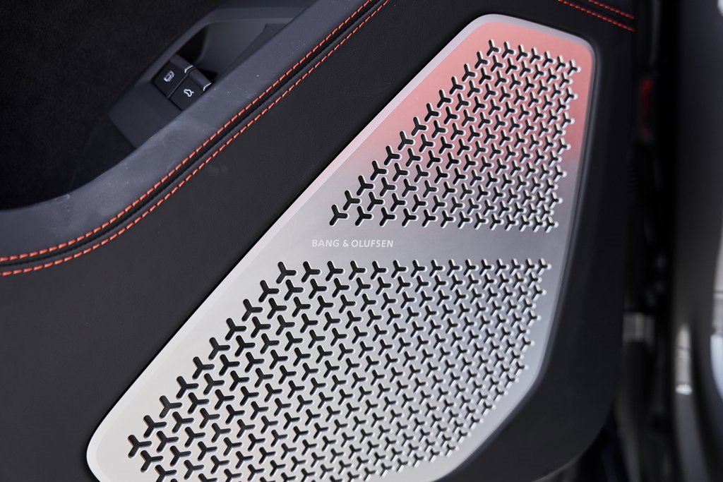 Used 2025 Lamborghini Urus SE image 38