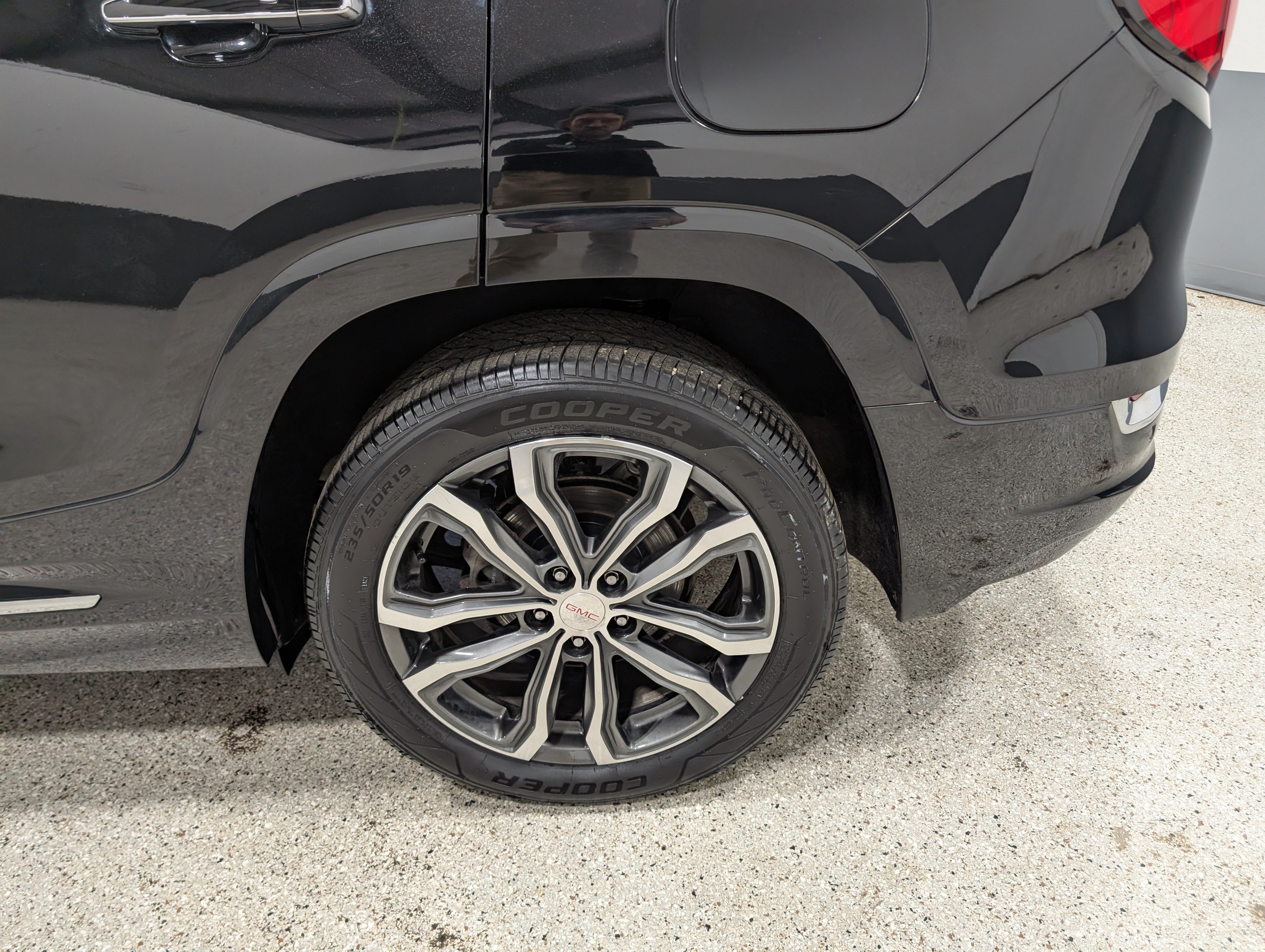 Used 2018 GMC Terrain Denali w/ Advanced Safety Package AWD/4WD image 9