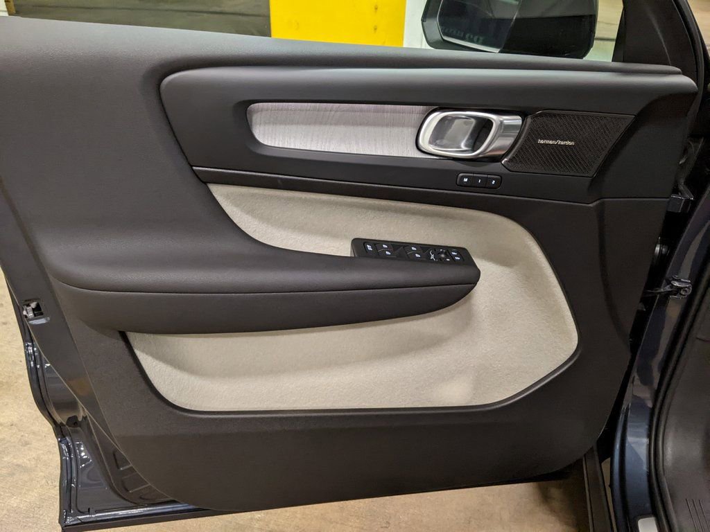 New 2026 Volvo XC40 B5 Ultra w/ Climate Package image 9