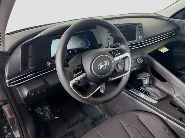 Certified 2024 Hyundai Elantra SE FWD image 18