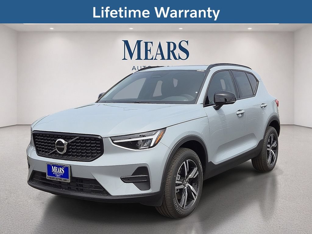 New 2026 Volvo XC40 B4 Core